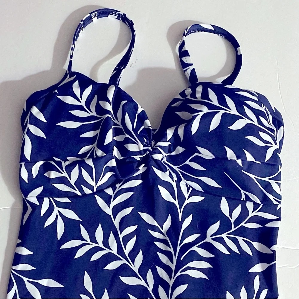 Lands’ End Tankini Twist,Swim Top, Sz 2, Bust 33, 34, Geo,Underwire‌, NWOT
